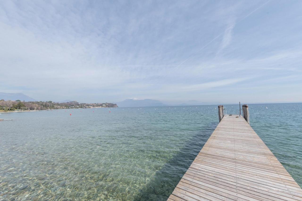 On The Beach Lake View Манерба-дель-Гарда Экстерьер фото