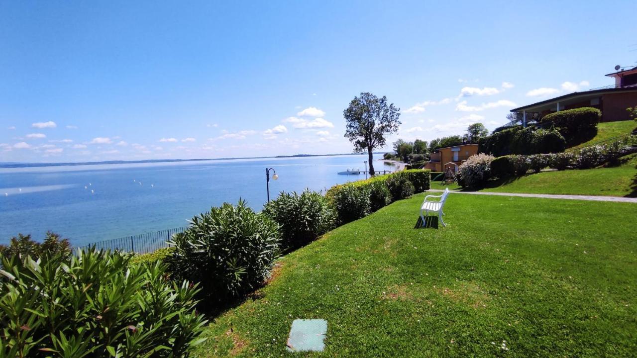 On The Beach Lake View Манерба-дель-Гарда Экстерьер фото