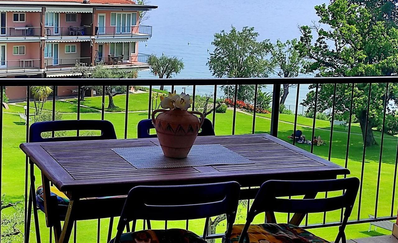 On The Beach Lake View Манерба-дель-Гарда Экстерьер фото