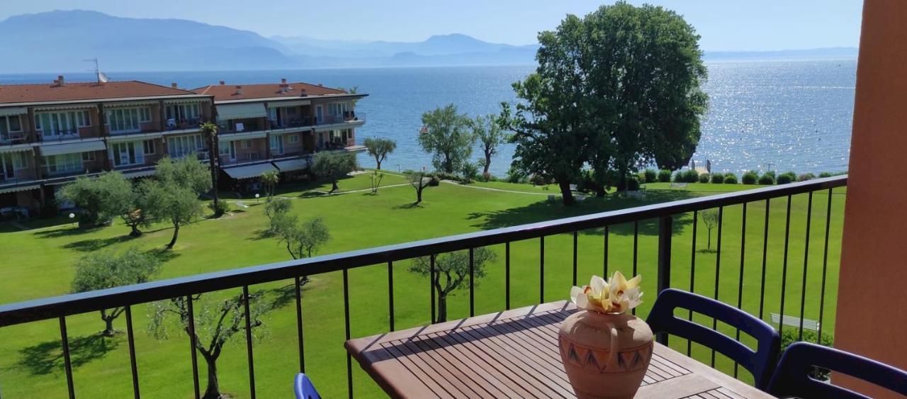 On The Beach Lake View Манерба-дель-Гарда Экстерьер фото