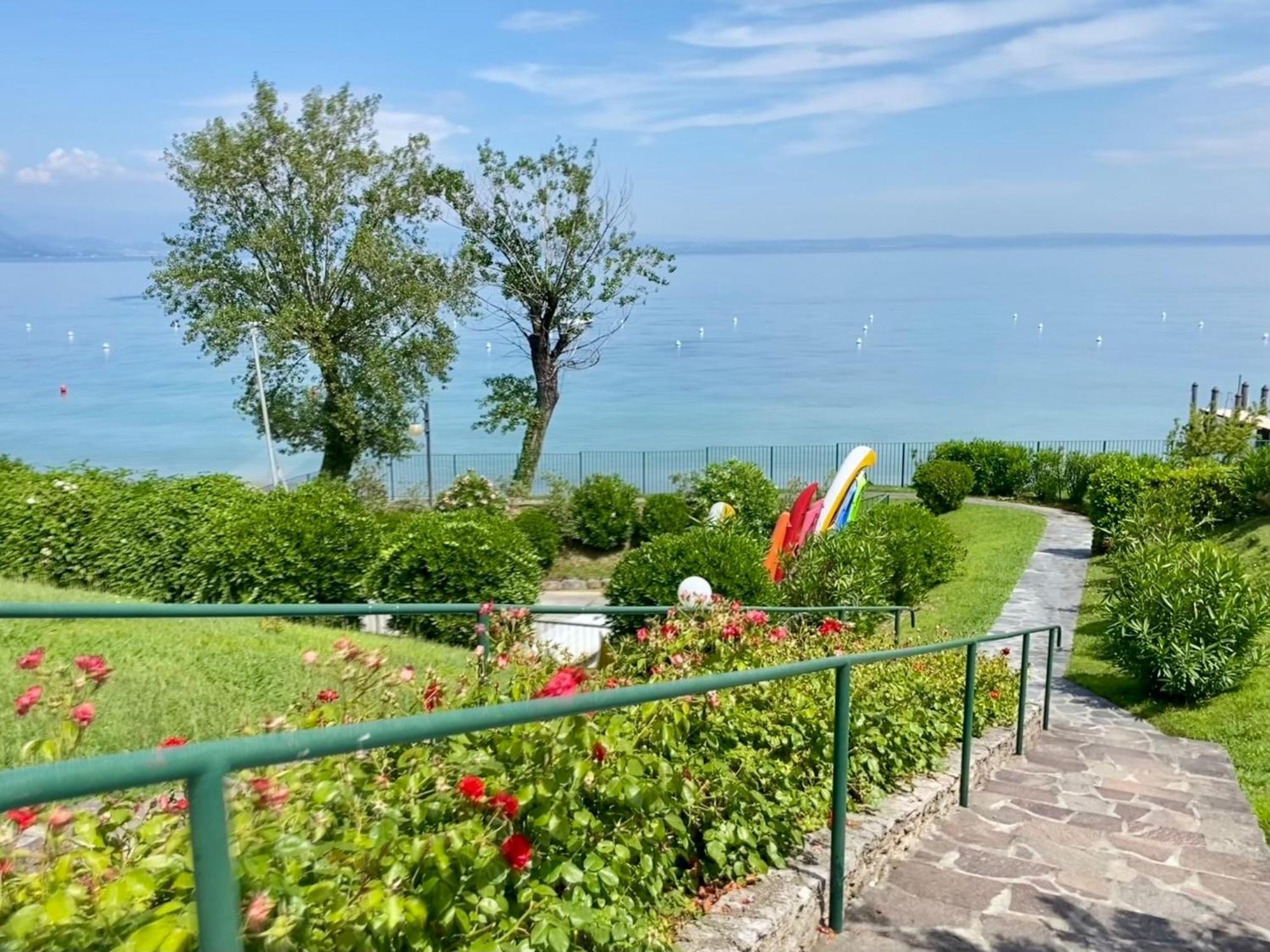 On The Beach Lake View Манерба-дель-Гарда Экстерьер фото